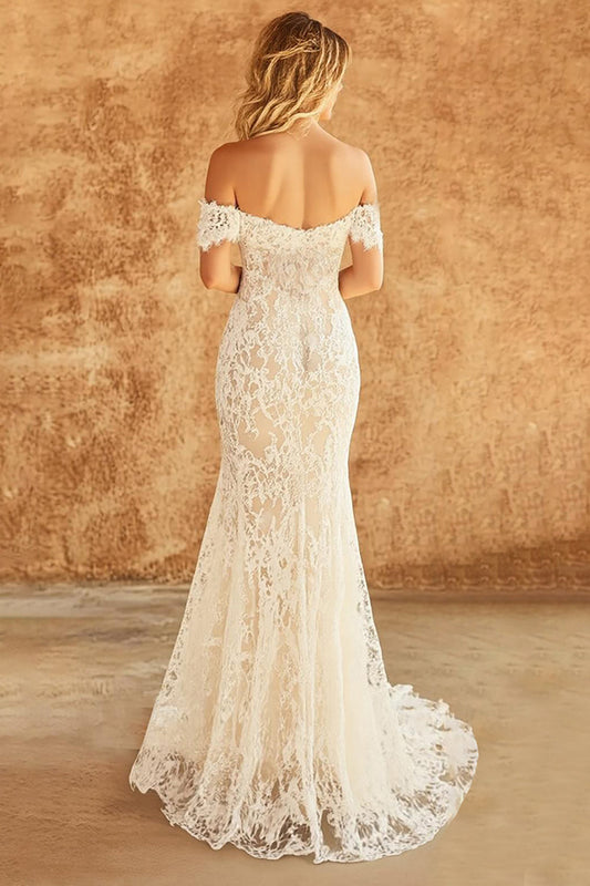 Robe de mariée bohème ivoire fourreau épaule dénudée