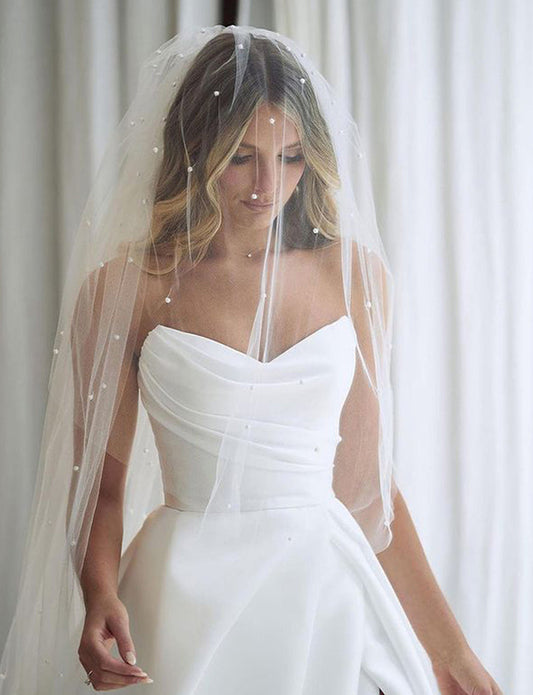 Robe de mariée simple en satin en forme de cœur