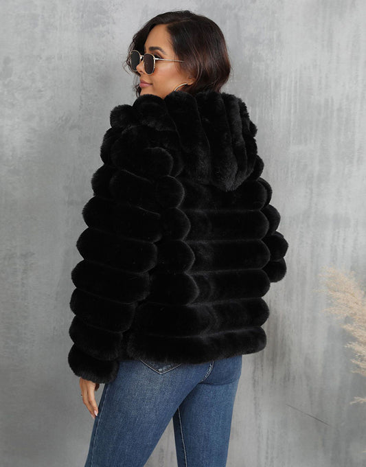 Manteau d'hiver court à capuche noir en peluche chaude de haute qualité pour femme