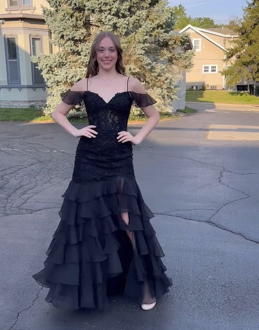 Robe de bal sirène noire à appliques spaghetti et fente