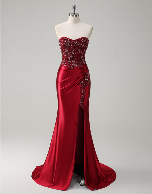 Robe de bal sirène bordeaux sans bretelles avec appliques à sequins et fente