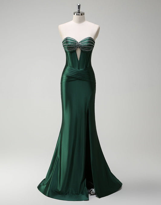 Robe de bal longue en satin vert foncé avec décolleté en cœur et fente