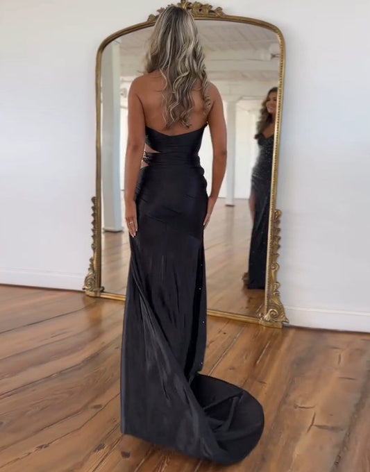 Robe de bal sirène noire à décolleté en cœur et cristaux avec fente