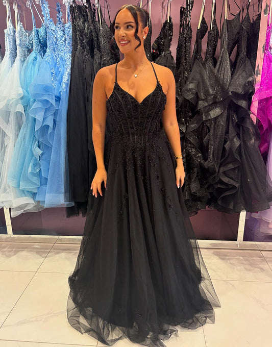 Robe de bal longue noire en tulle à fines bretelles et appliques
