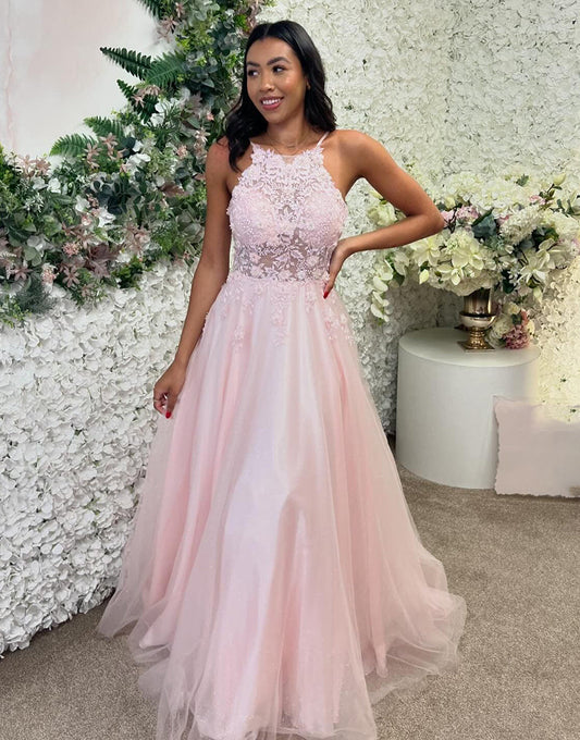 Robe de bal longue rose en tulle avec décolleté en V et appliques
