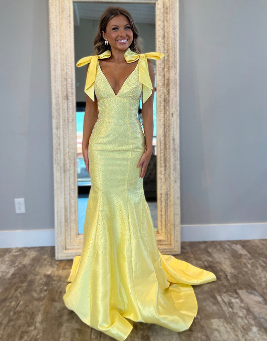 Robe de bal jaune sirène avec col en V et traîne