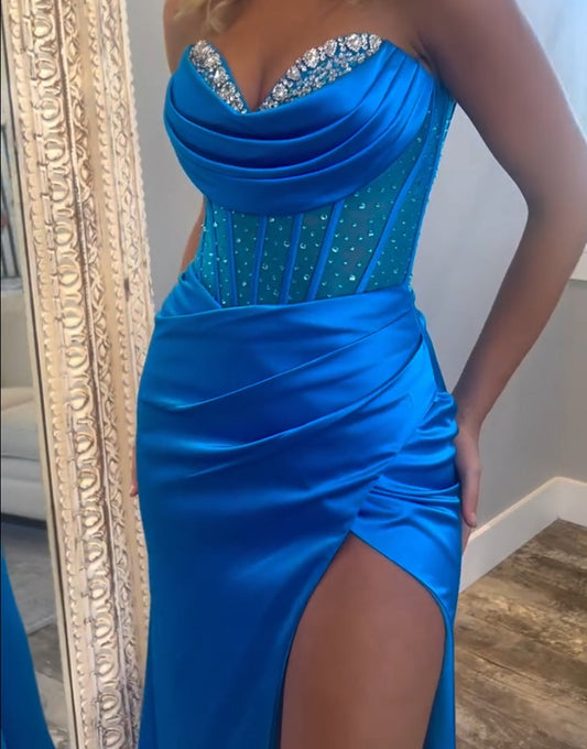 Robe de bal sirène fendue avec décolleté en cœur et cristaux