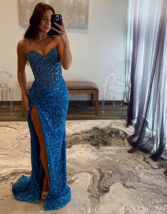 Robe de bal sirène à sequins et décolleté en cœur sans manches avec fente