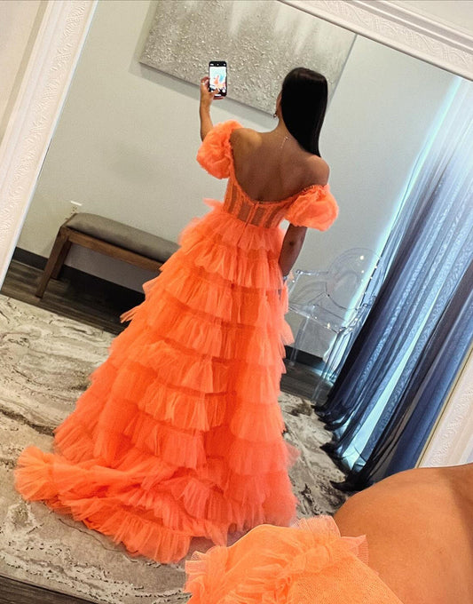 Robe de bal en tulle à volants et manches courtes orange