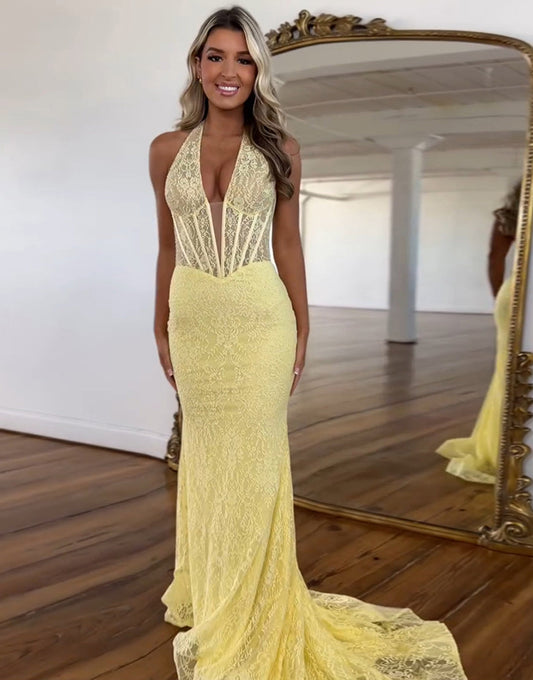 Robe de bal longue jaune à licou et dentelle avec appliques style sirène