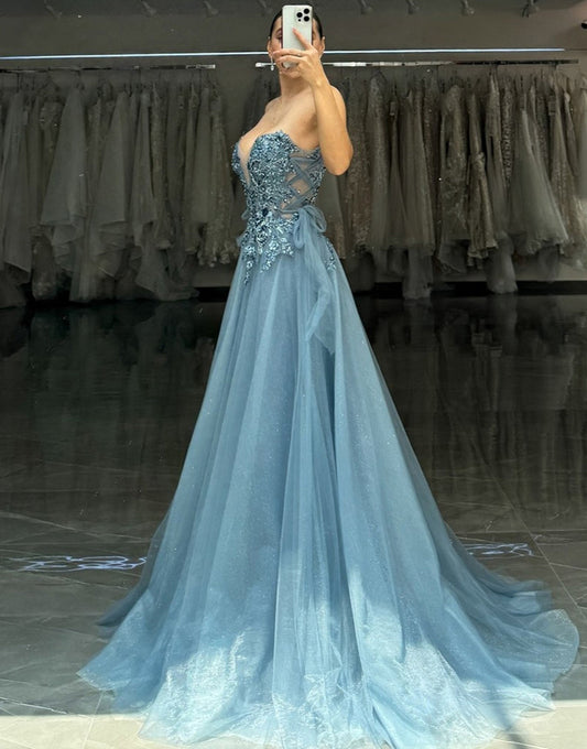 Robe de bal longue en tulle à décolleté en cœur gris bleu scintillant avec appliques