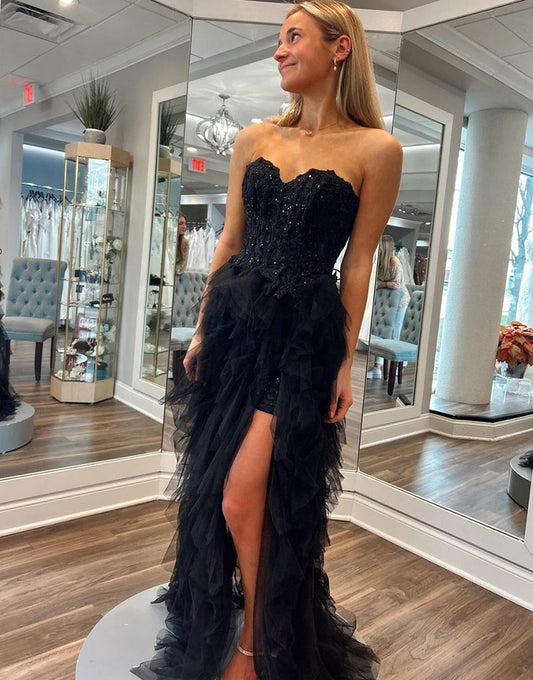 Robe de bal longue noire en tulle à volants et décolleté en cœur avec appliques