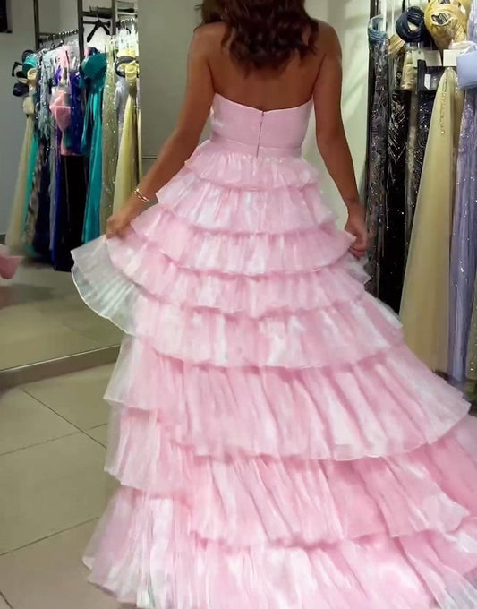 Robe de bal trapèze rose à col en V et traîne longue en tulle