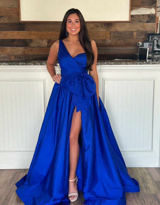 Robe de bal longue en satin bleu royal à une épaule et coupe trapèze avec nœud