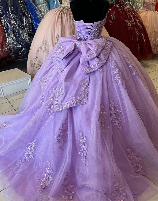 Robe de bal en tulle à appliqués lilas scintillants avec décolleté en cœur et nœud