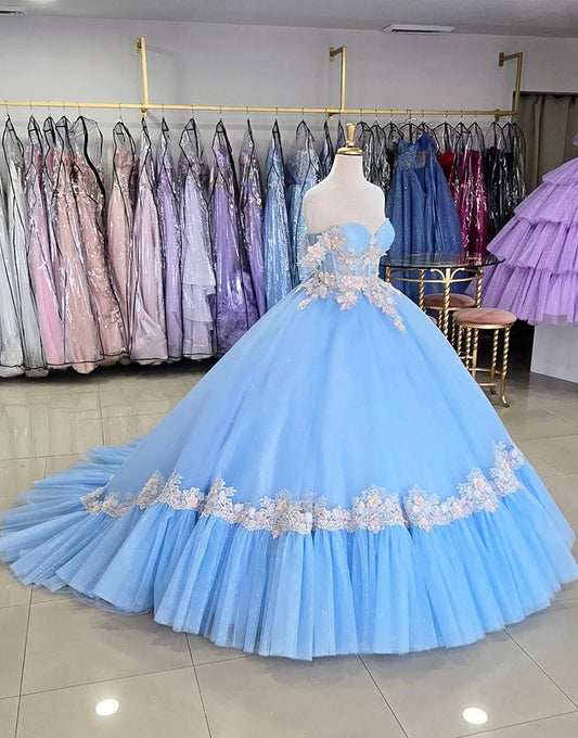 Robe de bal en tulle à épaules dénudées et appliques bleues