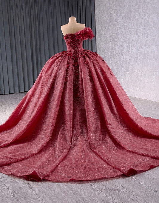 Robe de bal de Quinceanera bordeaux scintillante à une épaule avec appliques perlées