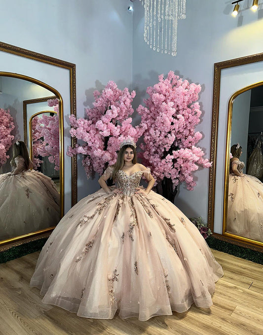 Robe de bal en tulle à paillettes et épaules dénudées couleur champagne