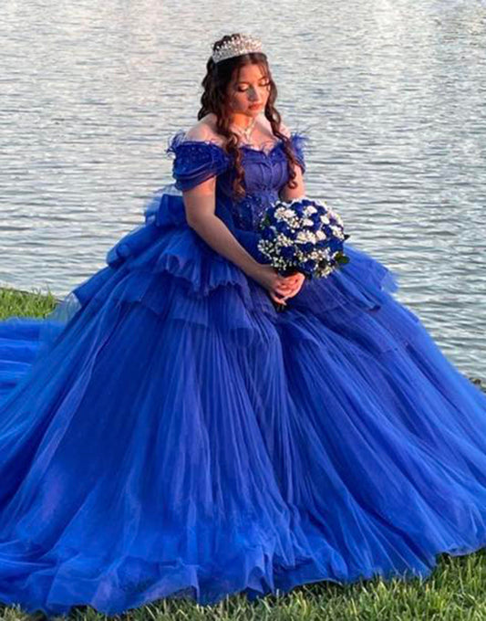 Robe de bal bleu royal en tulle à épaules dénudées