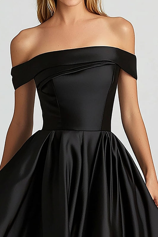 Robe de bal asymétrique en satin noir à épaules dénudées