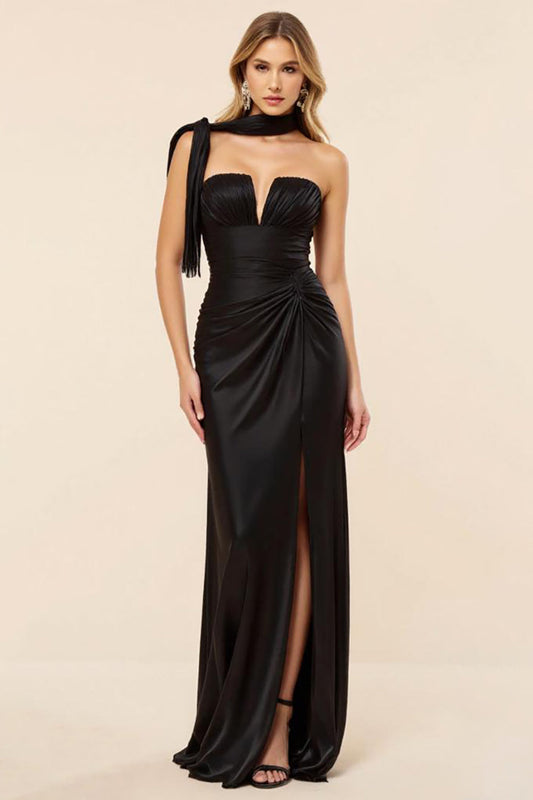 Robe de bal noire en satin froncé sans bretelles avec fente