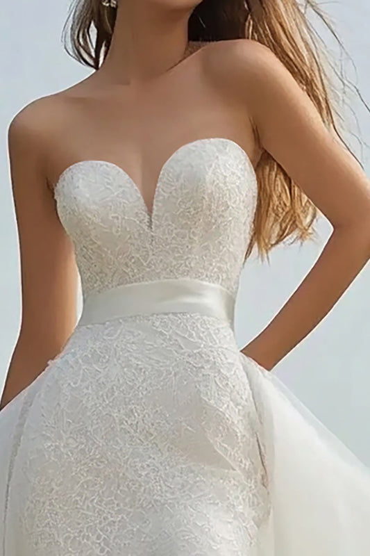 Robe de mariée en dentelle ivoire avec tulle