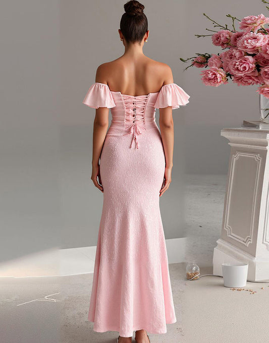 Robe de soirée en satin sirène rose clair à épaules dénudées
