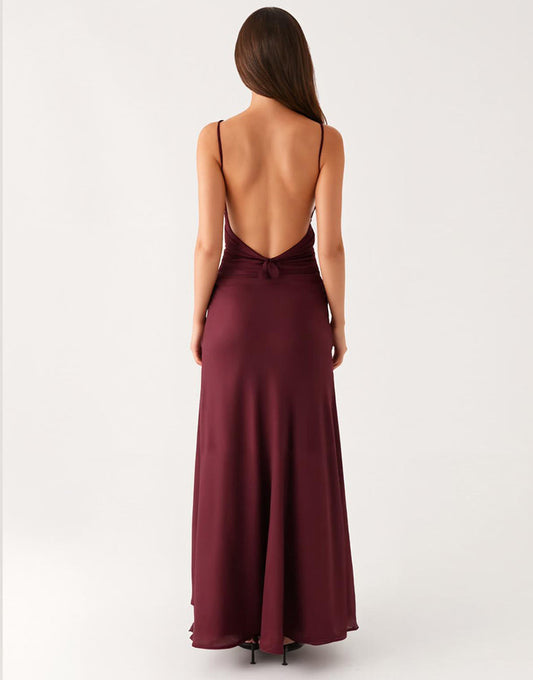 Robe de soirée dos nu à bretelles spaghetti prune