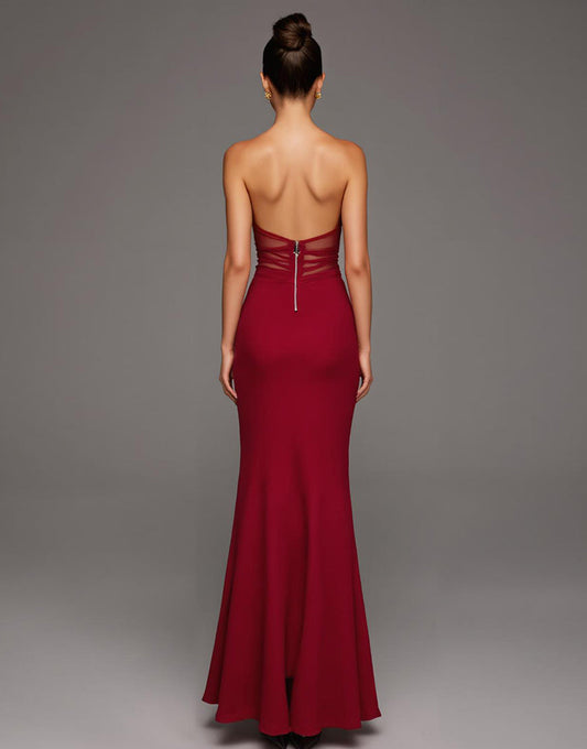 Robe formelle sans bretelles rouge découpée