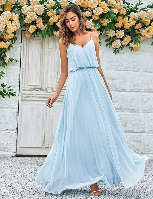 Robe de mariée longue en mousseline à bretelles spaghetti bleu ciel