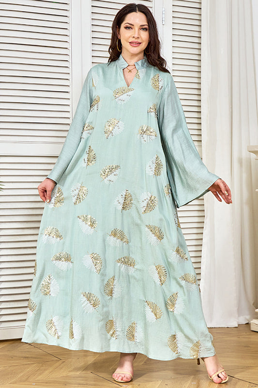 Robe caftan brodée gris-vert à col en V