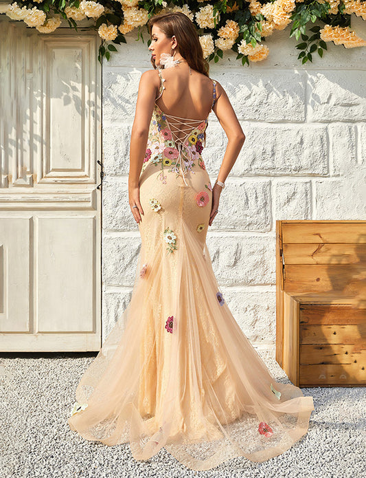 Robe longue de bal de fin d'année à col V profond en champagne avec applications