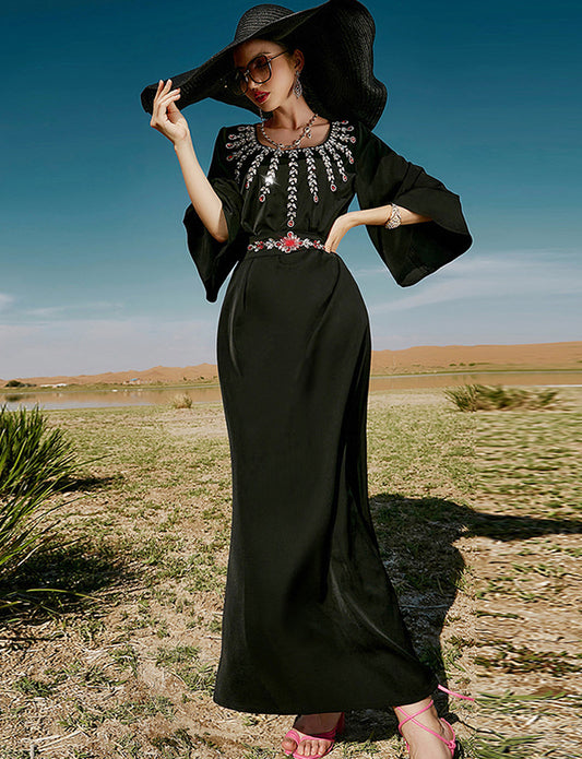 Robe en Satin Noir Full Diamond avec Ceinture