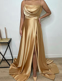 Robe de Soirée en Satin Champagne avec Fente Robe de Soirée en Satin Champagne avec Fente