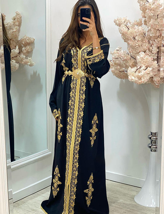 Robe marocaine brodée en satin