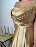 Robe de Soirée en Satin Champagne avec Fente Robe de Soirée en Satin Champagne avec Fente