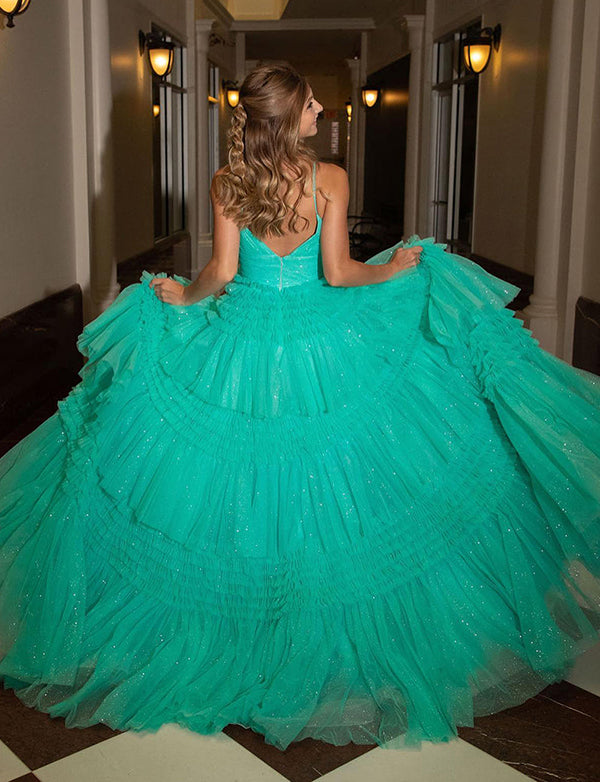 Robe de bal de fin d'année en tulle beige à bretelles spaghetti avec fente