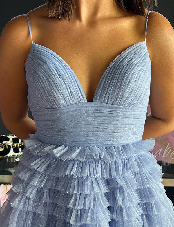 Robe de bal de fin d'année en tulle beige à bretelles spaghetti avec fente