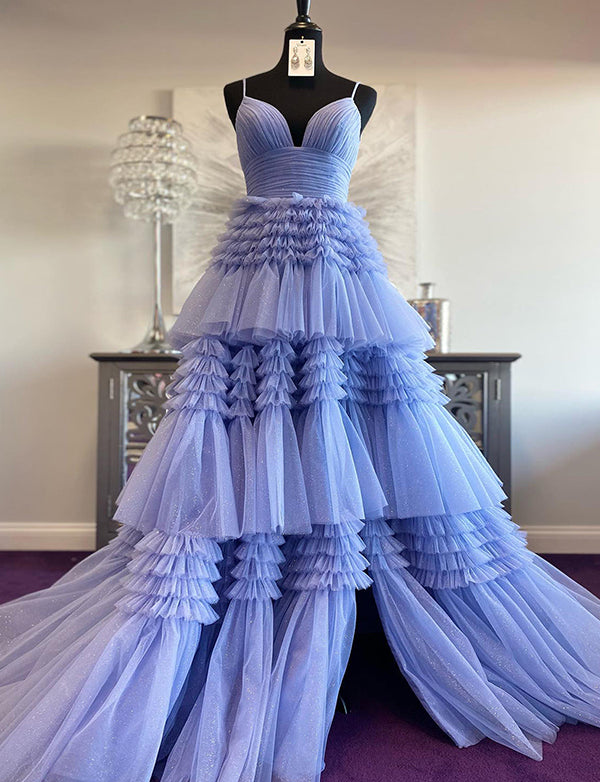 Robe de bal de fin d'année en tulle beige à bretelles spaghetti avec fente
