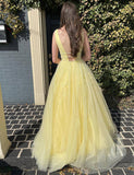 Robe de bal de fin d'année longue et dos nu, jonquille