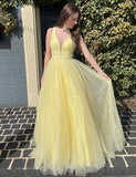 Robe de bal de fin d'année longue et dos nu, jonquille