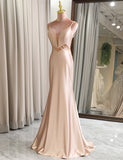 Robe de bal de fin d'année simple en satin champagne à bretelles spaghetti et longue sirène