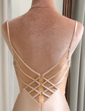 Robe de bal de fin d'année simple en satin champagne à bretelles spaghetti et longue sirène
