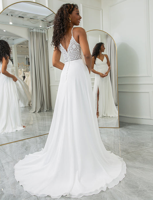 Robe de mariée A-ligne en dentelle avec décolleté en V et dos nu