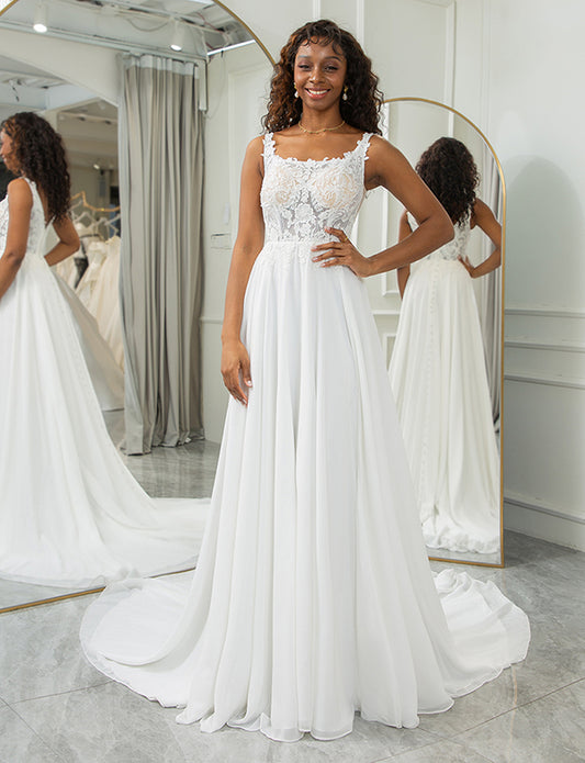 Robe de mariage carrée avec dentelle