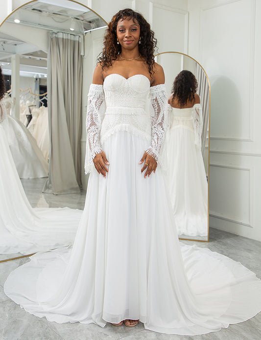 Robe de mariée bohème à manches évasées détachables et en cœur ivoire