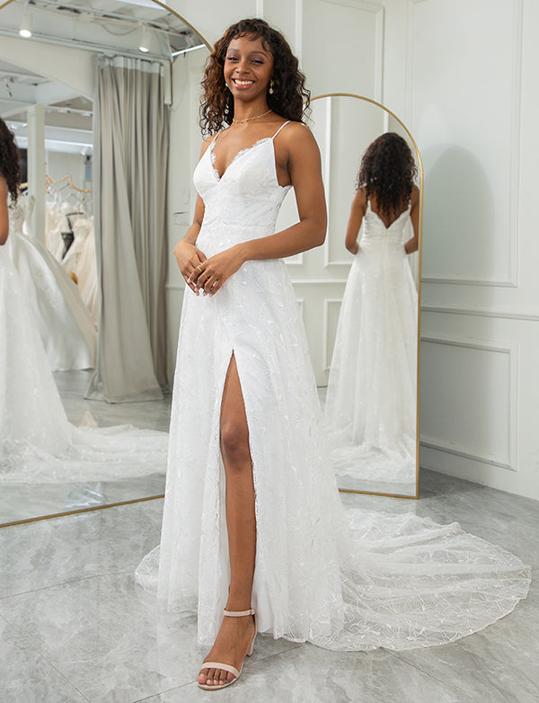 Robe de mariée ivoire à col en V et dentelle appliquée