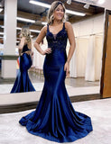 Robe de bal de fin d'année longue, perlée et ouverte dans le dos