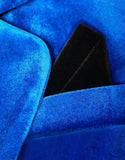 Costume de femme en velours bleu royal avec revers échancré et une seule bouton