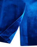 Costume de femme en velours bleu royal avec revers échancré et une seule bouton